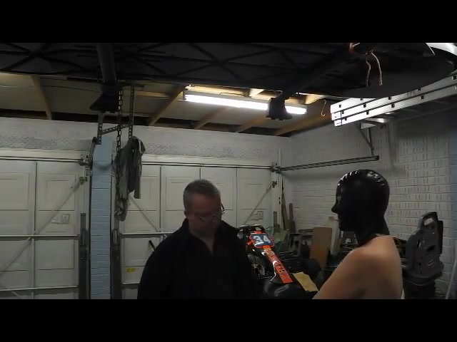 Slut Moglie in BDSM Garage Training
